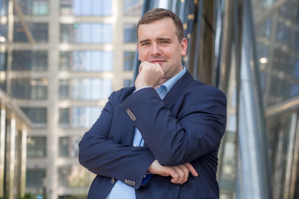 Jak poznać REALNĄ wartość spółki giełdowej? Rozmowa z Adrianem Przybylskim